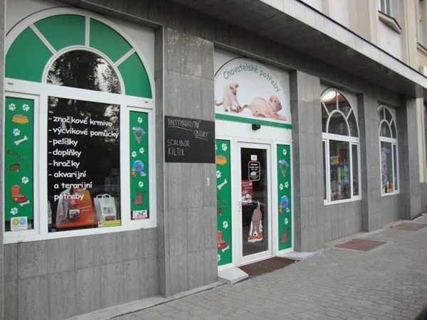 Pohled na vstup do psího salonu Psí wellness v Kladně